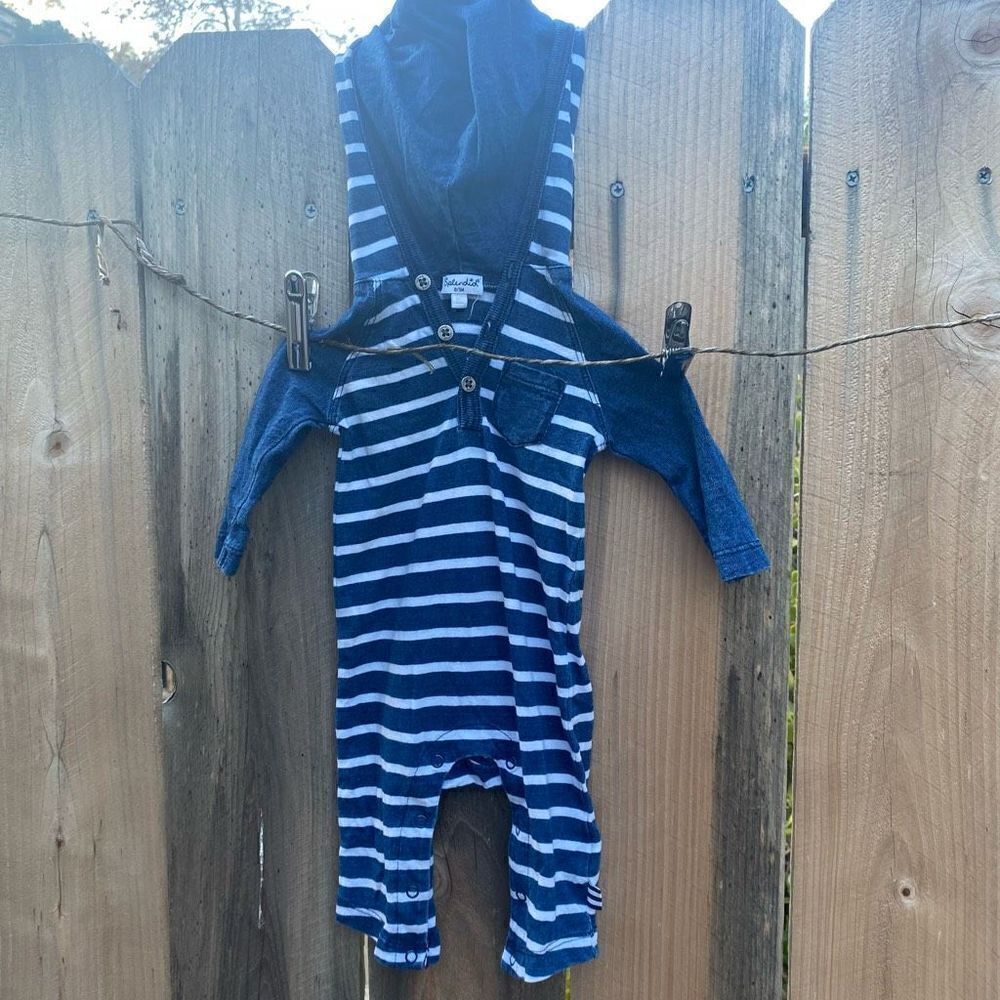 Splendid Striped baby romper with hoodie size 0-3 months